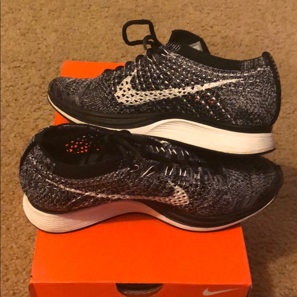Nike Flyknit Racer Black/White